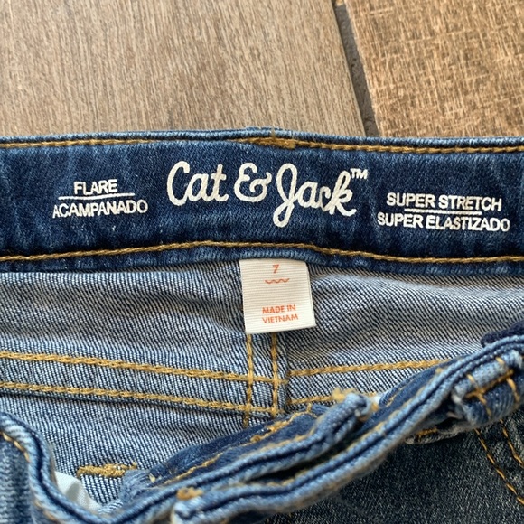 Girl’s Cat & Jack Flare jeans - Picture 2 of 3